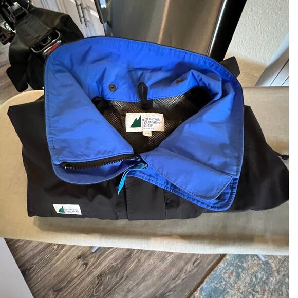 Vintage MEC Gore-Tex Shell Jacket – XL, Black/Blue, Waterproof Hiking Rain Coat - Picture 2 of 4